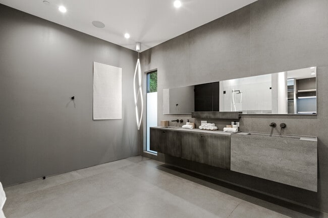 Building Photo - 356 N La Jolla Ave