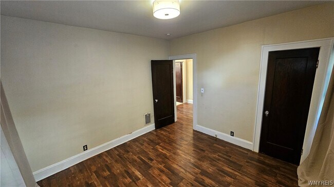 Building Photo - 307 Sterling Ave