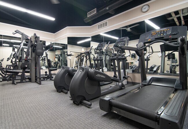 Building Photo - 1636 N Wells St