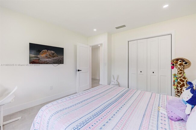 Building Photo - 17460 SW 85th Ave