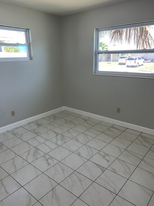 Building Photo - Beautifully Renovated Canal Home