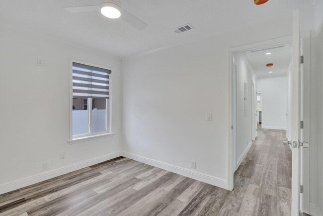 Building Photo - 229 SW 1st Ave