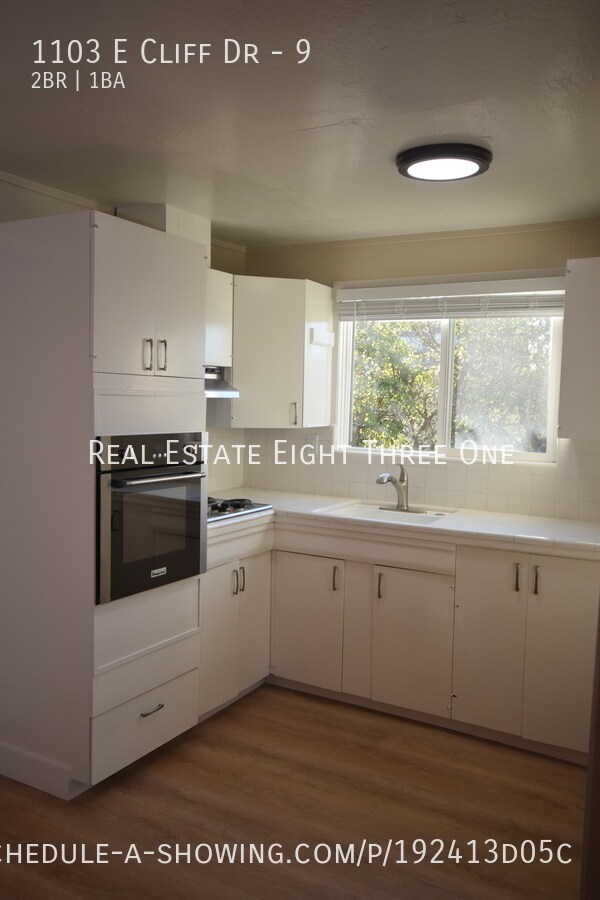 Building Photo - 1103 E Cliff Dr