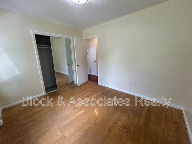 Building Photo - 808 Circle Dr
