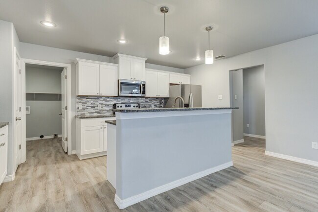 Building Photo - Wonderful 3 Bed 2 Bath in Willow Bend!