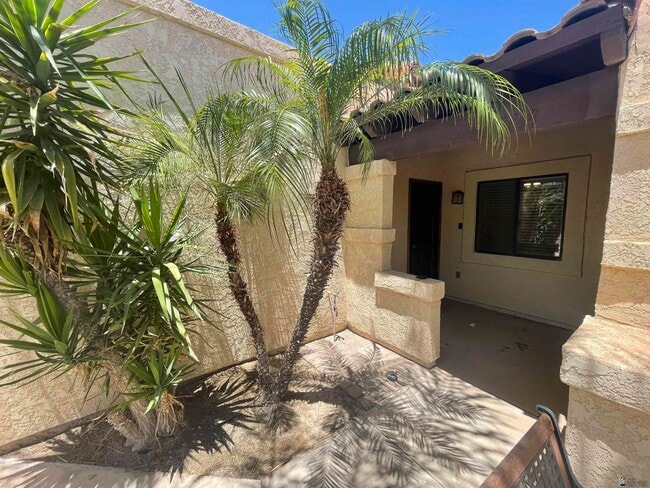 Building Photo - 784 W 37th St