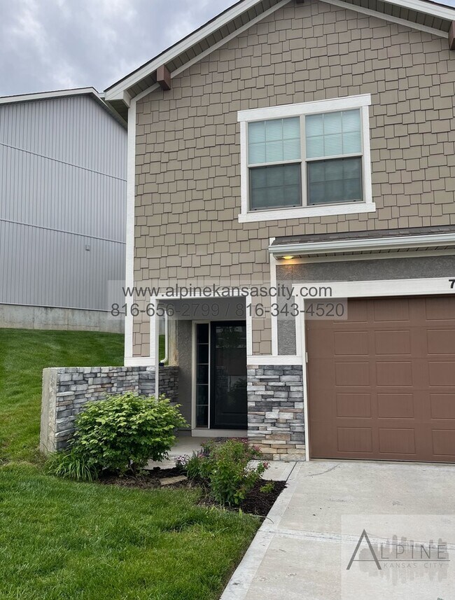 Building Photo - Beautiful Parkville Town Home Coming Soon!