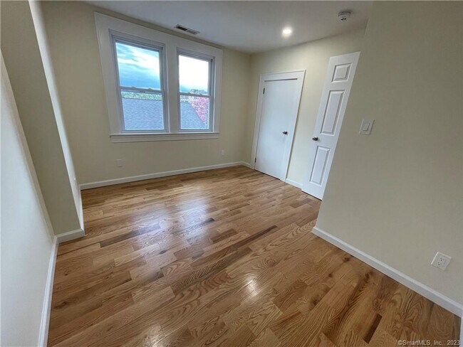 Building Photo - 510 W Main St