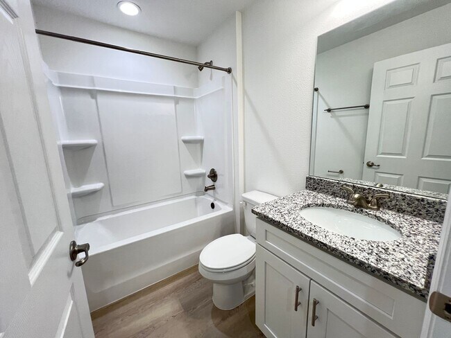 Building Photo - Available now! Beautiful 3 BD/2BA Home in ...