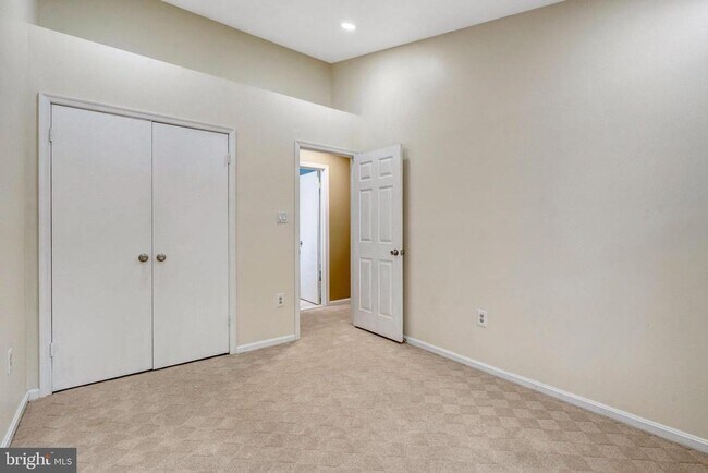 Building Photo - 4255 Sleepy Lake Dr