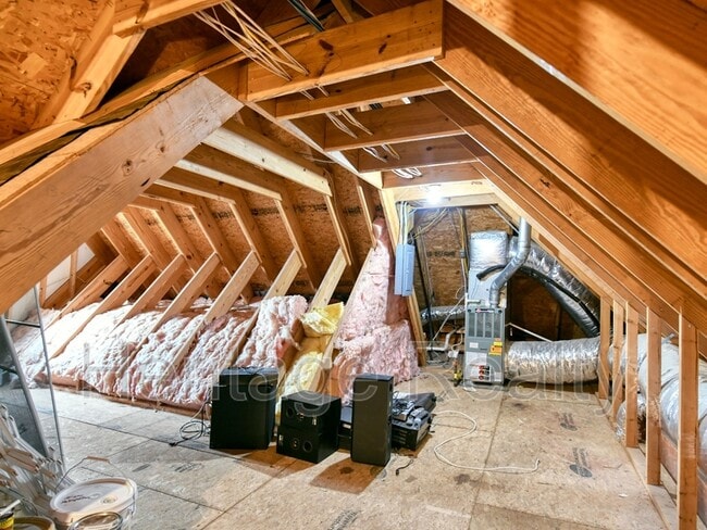 Building Photo - 1856 Greywell Rd