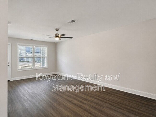 Building Photo - 1205 Woodland Vly Ln