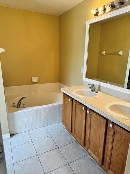 Building Photo - 15 Prattwood Ln