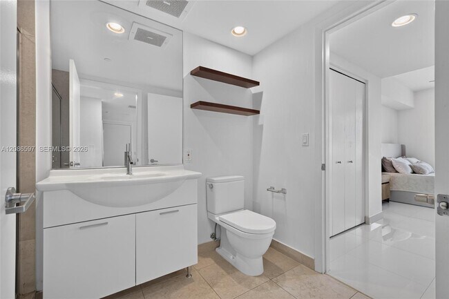 Building Photo - 475 Brickell Ave