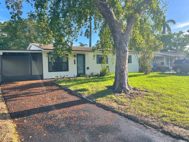 Building Photo - 4329 SW 49th Ct