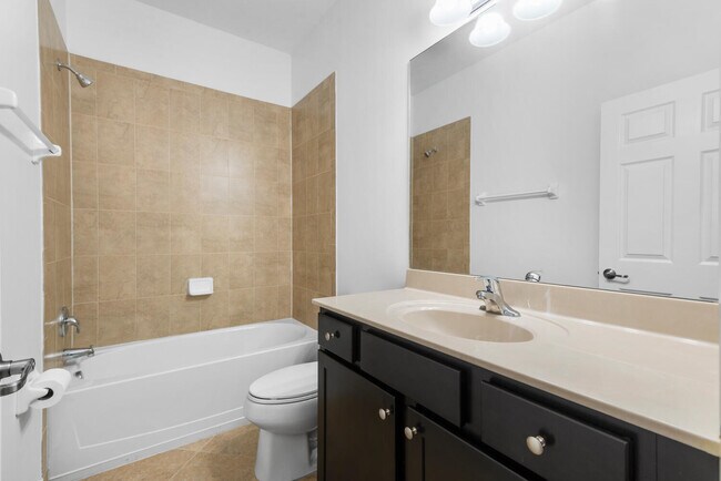 Building Photo - 10384 Wellington Parc Dr