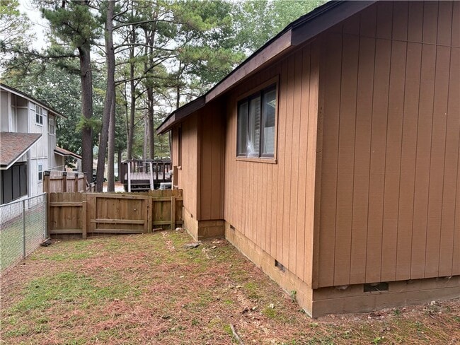 Building Photo - 80 Mayfair Dr