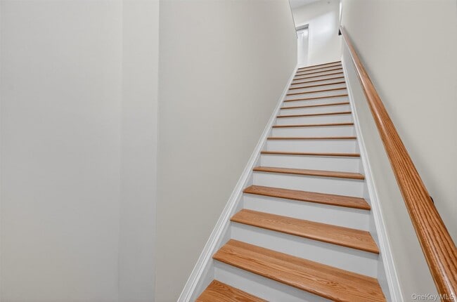 Building Photo - 19 Welling Pl