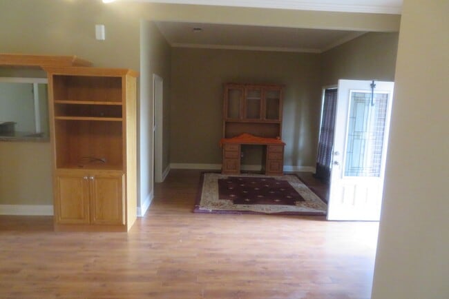 Building Photo - 442 Country Club Rd