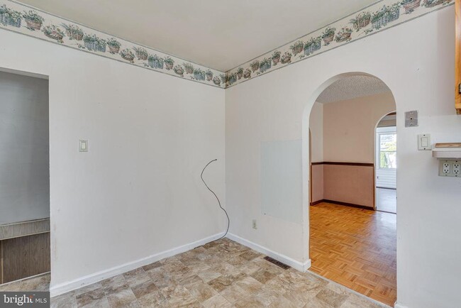 Building Photo - 427 Buttonwood St