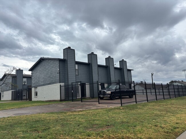 Building Photo - Gated Community with Updated 2-Bedroom, 1.5-Bath