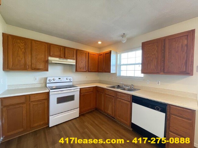 Building Photo - 1849 W Farm Rd 102