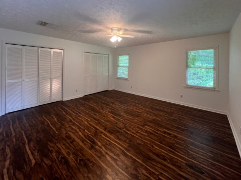 Building Photo - 107 Ledyard Dr