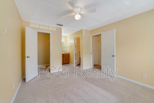 Building Photo - 6052 Westgate Dr