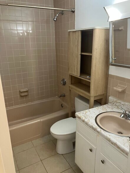 Building Photo - 37 Belmont St