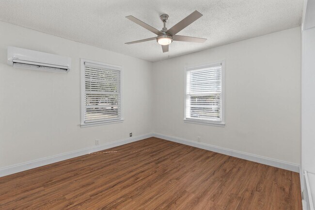 Building Photo - 801 E Mobile St