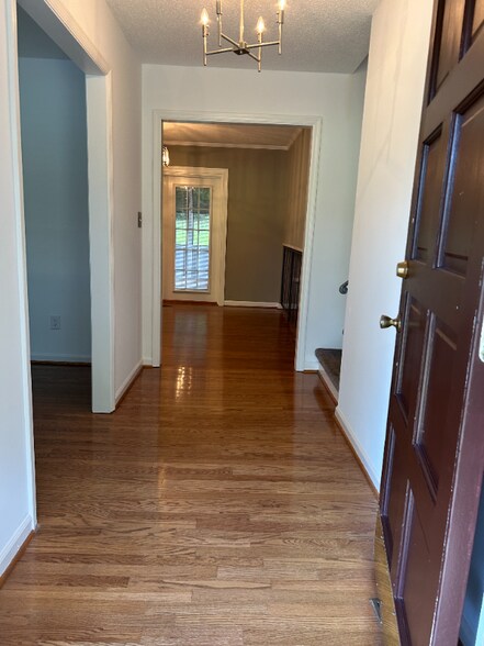 Building Photo - 3627 Moreland Dr NE