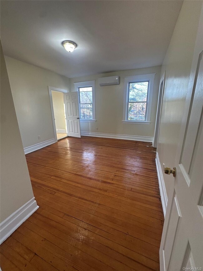 Building Photo - 22 Clove Rd