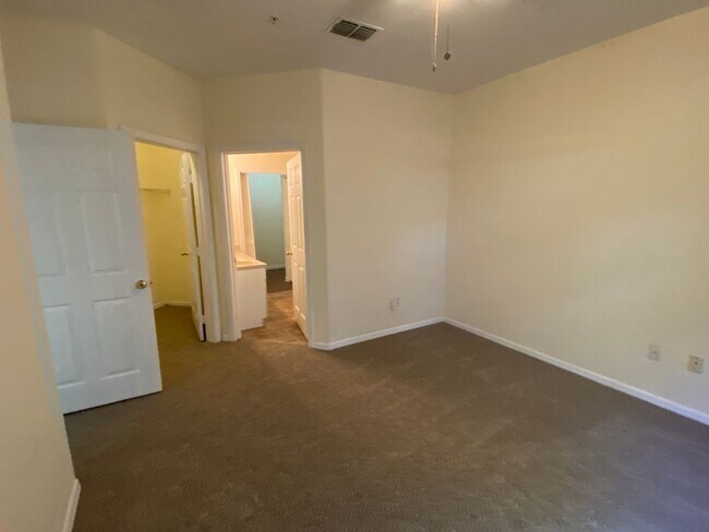 Building Photo - Condo for rent