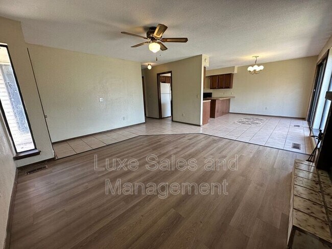 Building Photo - 3718 Southwind Ave