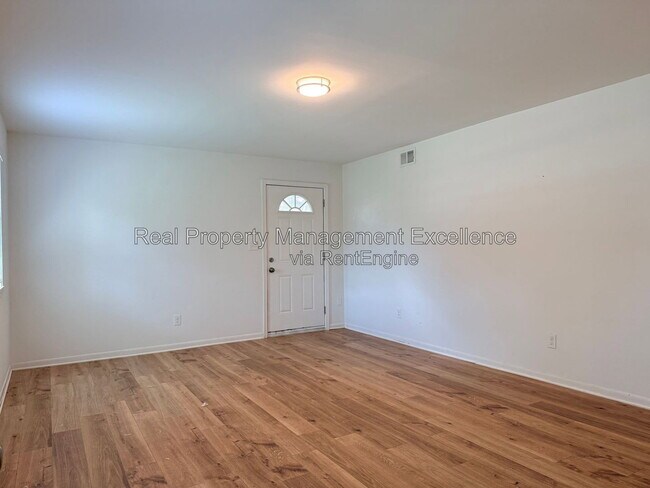 Building Photo - 108 Hassell Ct