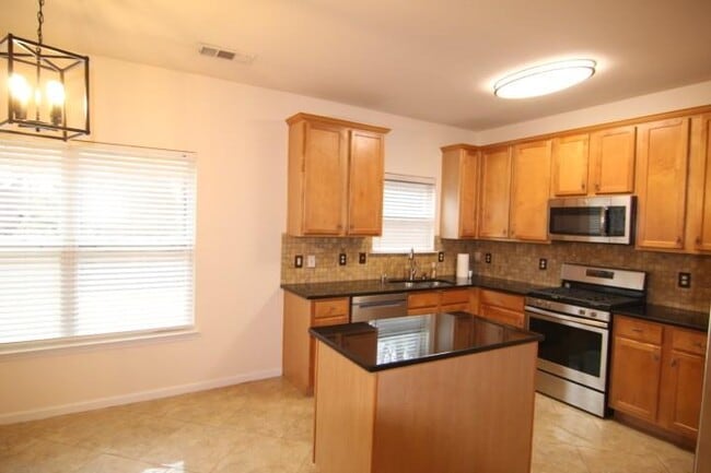 Building Photo - 700 Moonlight Way