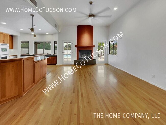 Building Photo - 1005 W Los Altos Rd