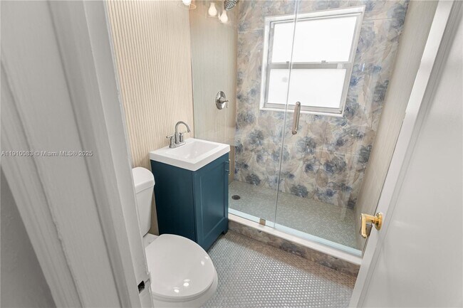 Building Photo - 3018 Coconut Grove Dr