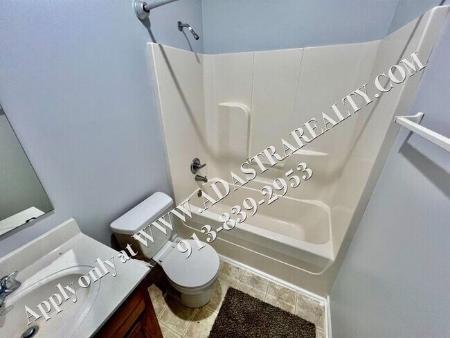 Building Photo - Beautiful Gardner Townhome-Available in MAY!!