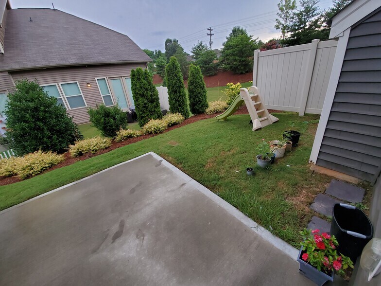 Backyard - 808 Ayrshire Ave