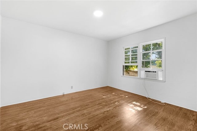 Building Photo - 1367 N Mentor Ave