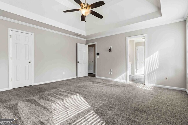 Building Photo - 825 Somerset Vale Dr