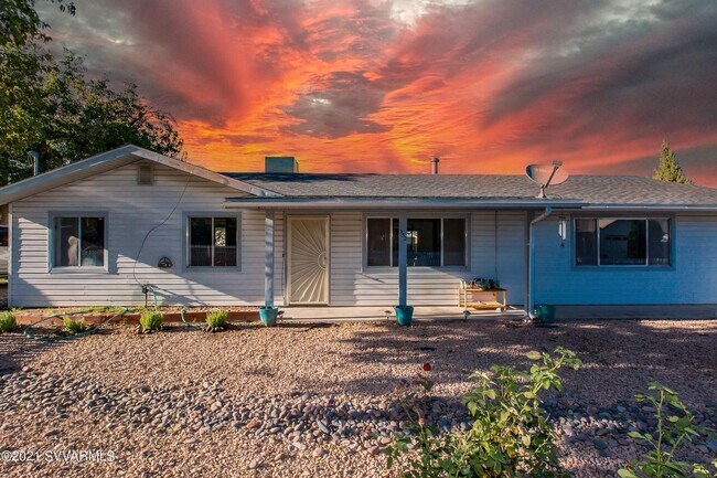 Building Photo - 552 E Lamarcia Dr