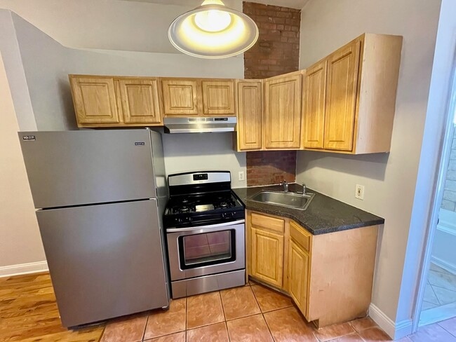 Building Photo - 313 5th St