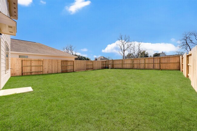Building Photo - 17827 Pemswood Dr