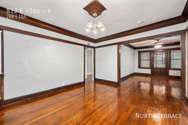 Building Photo - 812 E 43rd-6