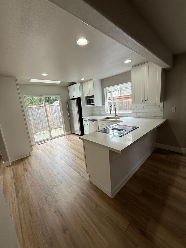 Building Photo - 4 Bedroom 2.5 Bath. Cul-de-Sac Home $3649....