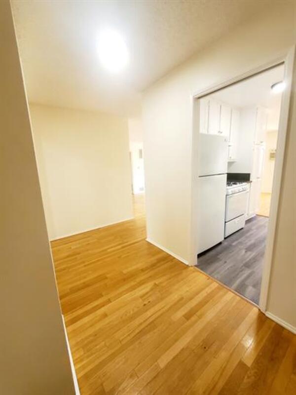 Building Photo - 400 Serrano Ave