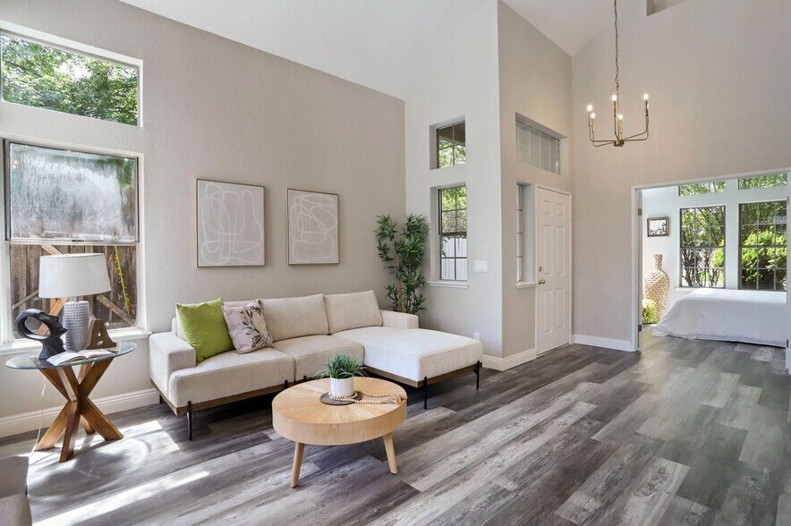 Building Photo - 2056 Middle River Dr