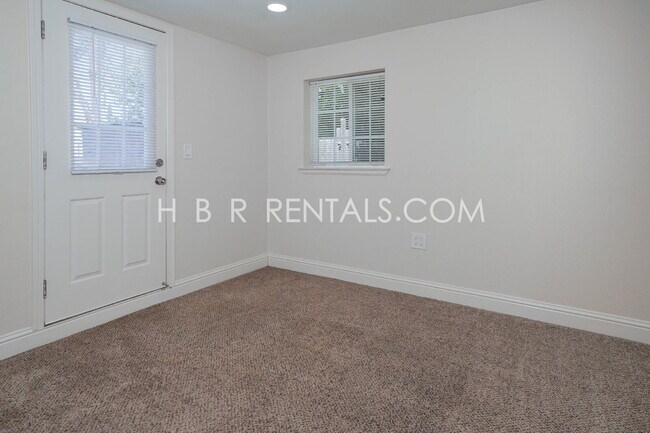 Building Photo - Charming house and Casita - 5-Bedroom Have...